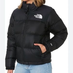 NorthFace Women’s 1996 Retro Nuptse Jacket in Medium
